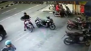 Maling Motor Bermasker di Klaten Terekam Kamera CCTV