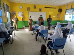 Bupati Bersama Danlanal Tarempa Kunjungi Sekolah, Ada Apa?