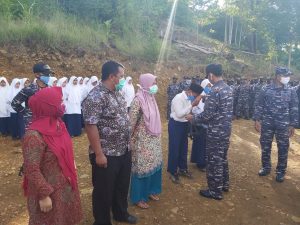 Kepri punya Sekolah “Laskar Pelangi”, Prajurit KRI bantu Renovasi