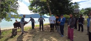 Warga Gembira Dapat Bantuan Hewan Kurban