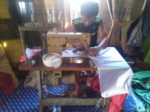 Penjahit Bendera Merah Putih Terimbas Akibat Covid-19