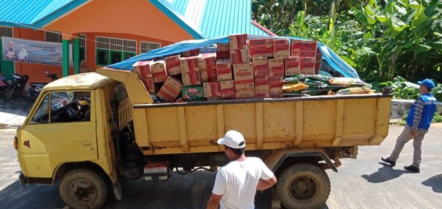 Satu Lori Paket Sembako Tiba Di Desa Mampok