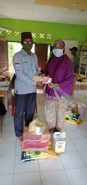 Istri Sakit Warga Ini Bersyukur Dapat Bantuan Sembako