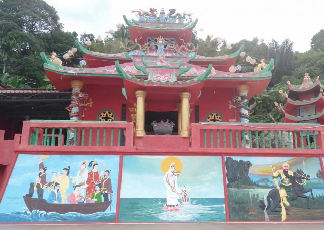 Vihara Wisata Religi Fenomenal Anambas