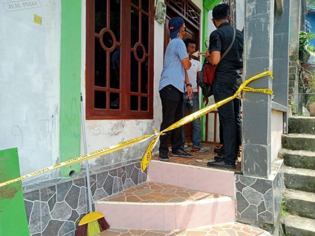 Gempar, Ditemukan Seorang Perempuan Tergantung Dirumahnya, Ada Apa?