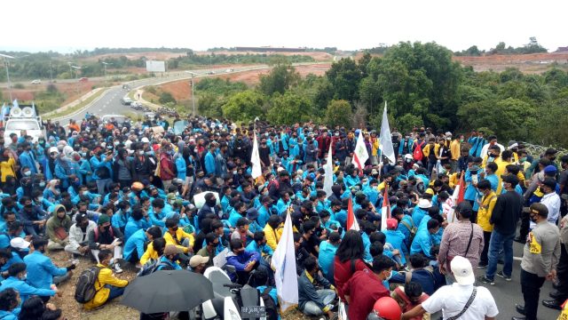 Gedung DPRD Kepri Diduduki Mahasiswa dan Perwakilan Buruh