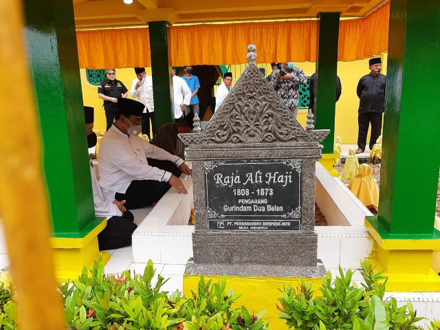 Soerya Respationo Ziarah Makam Leluhur