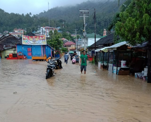 Hujan Lebat Mengguyur Anambas, Ruas Jalan Banjir