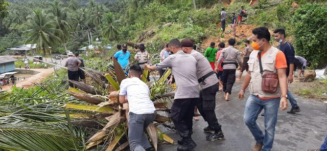 Personil Polres Anambas Gelar Goro Pasca Bencana