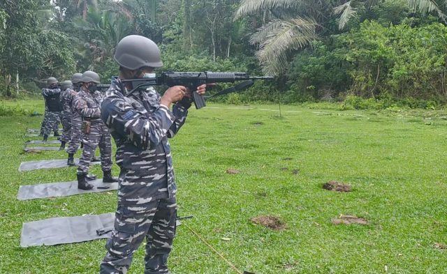 Prajurit TNI AL Tarempa Laksanakan Latihan Menembak