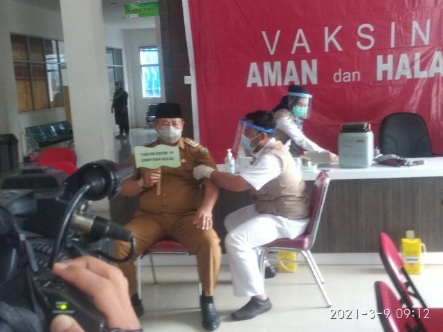 Bupati Anambas Telah Di Suntik Vaksin