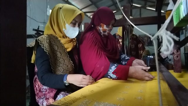 Pengrajin Tenun Khas Anambas Luput Perhatian Pemerintah