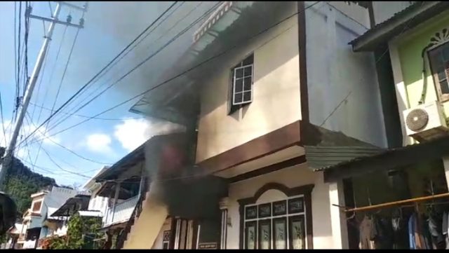 Rumah Warga Tarempa Dilalap Jago Merah