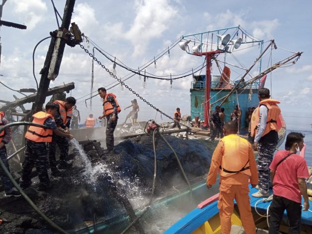 Heboh!, Kapal Ikan Terbakar Laut Pala