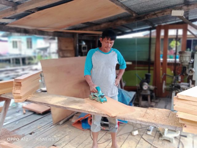 Pengrajin Kayu Terdampak Ekonomi Akibat Korona