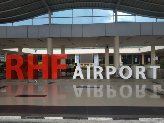 Jumlah Penumpang Pesawat Turun Hingga 600 Orang