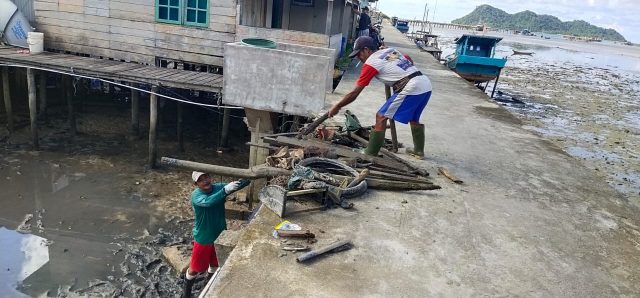 Bambang Asmara: Dua Orang Pekerja Kebersihan Laut Luar Biasa