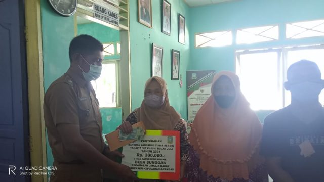 26 Warga Desa Sunggak Terima BLT-DD Tahap 7