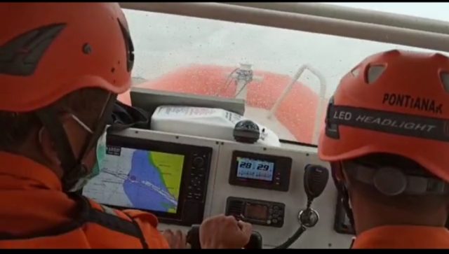 Gelombang Tinggi 14 Kapal Tenggelam Di Laut Kalbar