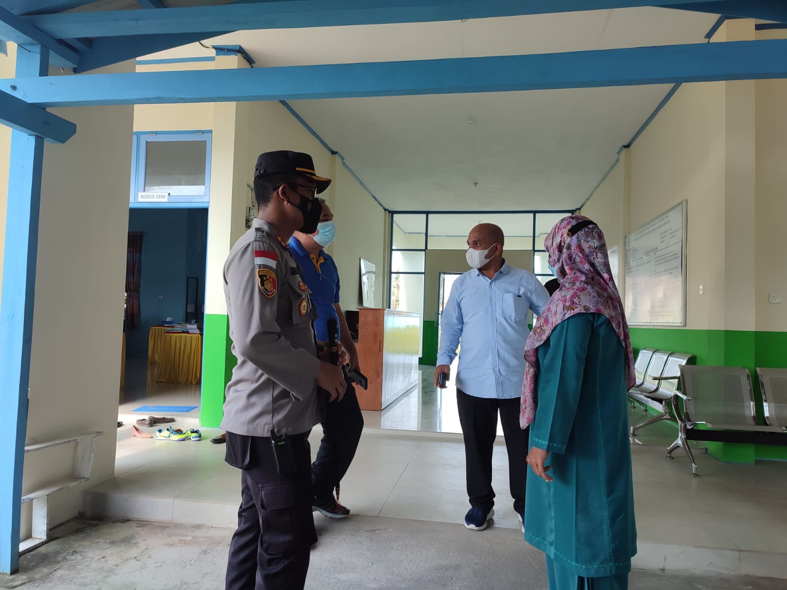 Wan Arismunandar saat diskusi bersama pihak sekolah