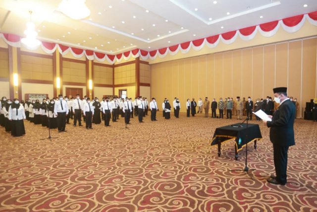 Ansar Lantik Kepala Sekolah dan Pengawas SMA, SMK dan SLB se-Kepri