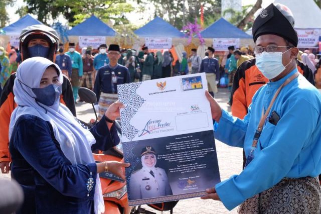 Perdana, Rahma Kirimkan 1.000 Surat bagi Siswa Berprestasi