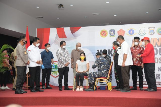 Tito Puji Tingginya Laju Vaksinasi di Kepri