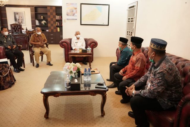 Kopertais Wilayah IX Sumatera Utara Berikan Gelar Tokoh Peduli Pendidikan Kepada Bupati Asahan H. Surya BSc