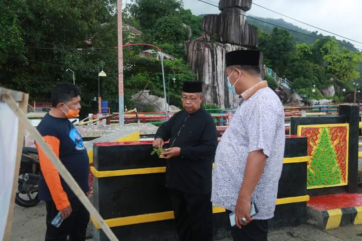 Ketua LAM Kabupaten Kepulauan Anambas, Ardan ketika lakukan tepung tawar SP II