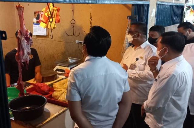 Wabup Kunjungi Pasar Bertemu Dengan Pedagang
