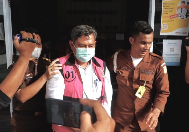 Dua Jam Ditetapkan Tersangka, Kadis Perkim Bintan Cs Langsung Ditahan