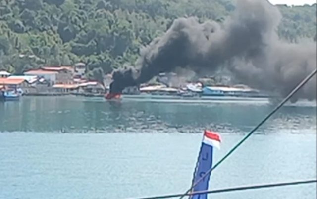 Breaking News: Satu Unit Speebout Milik Pemda Anambas Hanyut Dalam Kondisi Terbakar