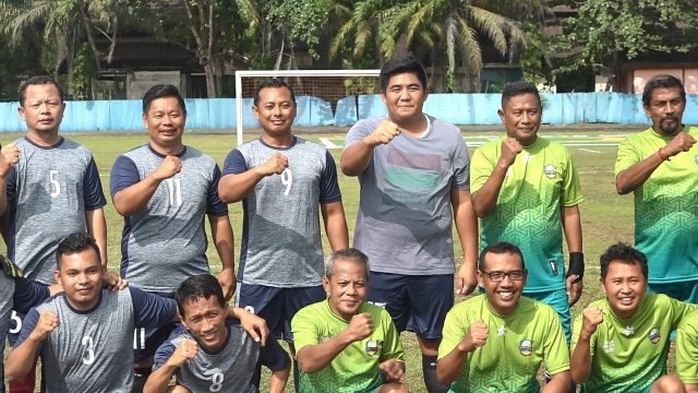 Plt Bupati Bela Pemkab Bintan FC Lawan BRC All Stars Pada Laga Eksebisi BRC Cup 2022