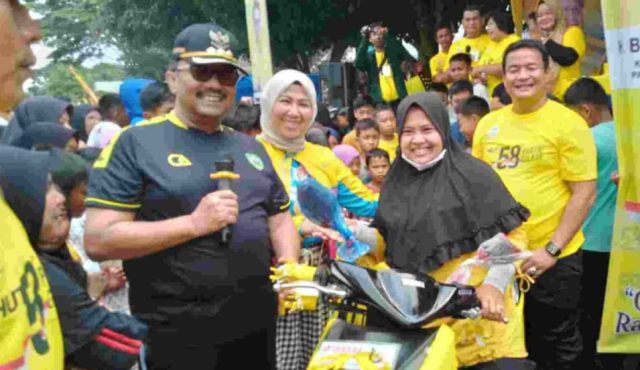 Lubuk Sikaping Menguning: Jalan Sehat Dalam Rangka HUT Partai Golkar ke 58