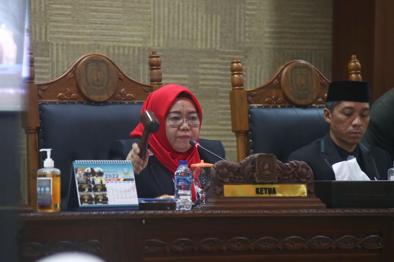 Ketua DPRD Kabupaten Kepulauan Anambas, Hasnidar saat memimpin Sidang Paripurna APBD Tahun 2023