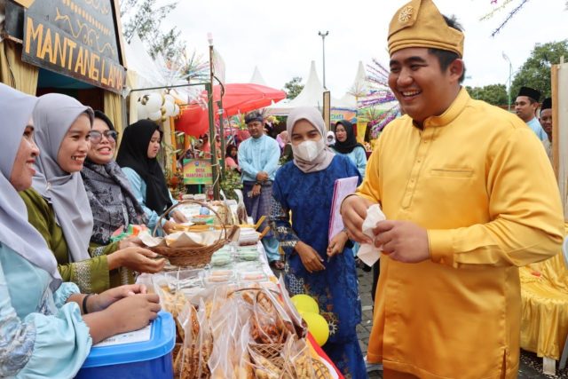 Ragam Makanan Melayu Gugah Selera Bupati Bintan di Bazar Temu Karya Desa