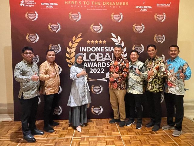 Mantap, Bupati Wan Sis Terima award pada kategori The Best Regent and Performance 2022