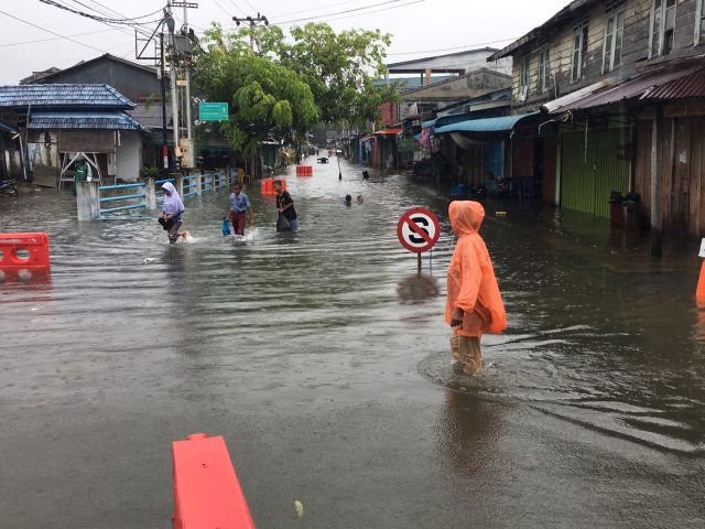 Banjir Di Tanjunguban, Ratusan Rumah Terendam, Jalur Kendaraan Roro Dialihkan