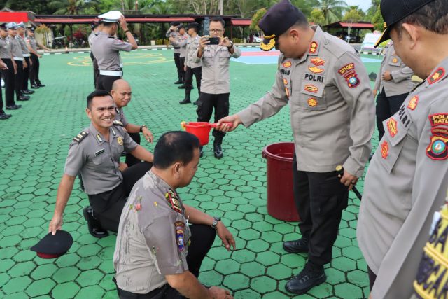 Kado Istimewa Awal Tahun 2023, Sebanyak 34 Personel Polres Natuna Dapat Kenaikan Pangkat