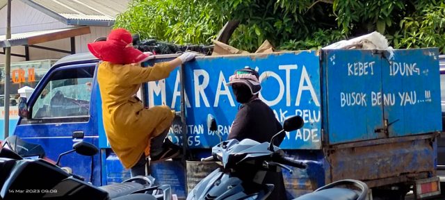 Potret kehidupan Kartini, Raih Rezeki Sebagai Petugas Kebersihan Kota Ranai