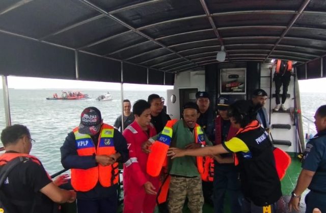 Kampanyekan Keselamatan Berlayar, PWI Bintan Dan PPLP Tanjunguban Bagikan Life Jacket Ke Nelayan Tradisional