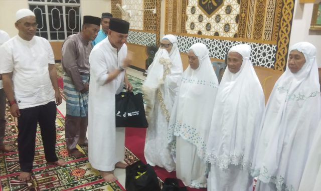 Wabup Natuna Serahkan Ratusan Paket Sembako dari Harbour Energy untuk Masyarakat