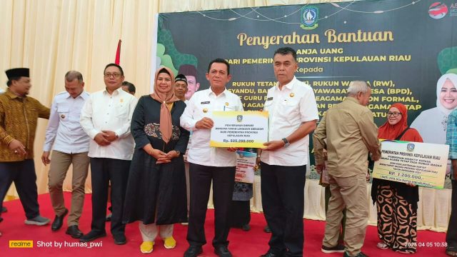 Gubernur Sambangi Natuna, Serahkan Uang Belanja