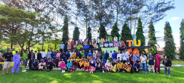Angkat Warisan Budaya, Ratusan Pesepeda  Gowes Berpakaian Adat Kurung Melayu