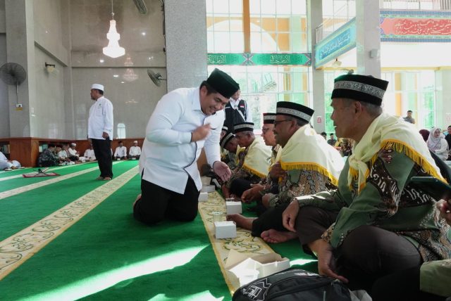 68 CJH Dilepas, Bupati Pesan Jaga Kesehatan Di Tanah Suci
