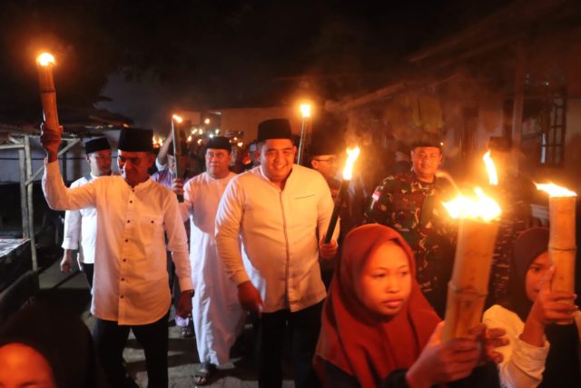 Gema Takbir Dan Pawai Obor Semarakkan Malam Idul Adha Di Pulau Kelong Bintan