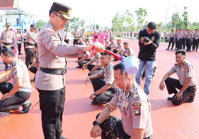 Di Penghujung Bulan HUT Bhayangkara Ke 77, 22 Personil Polres Bintan Naik Pangkat