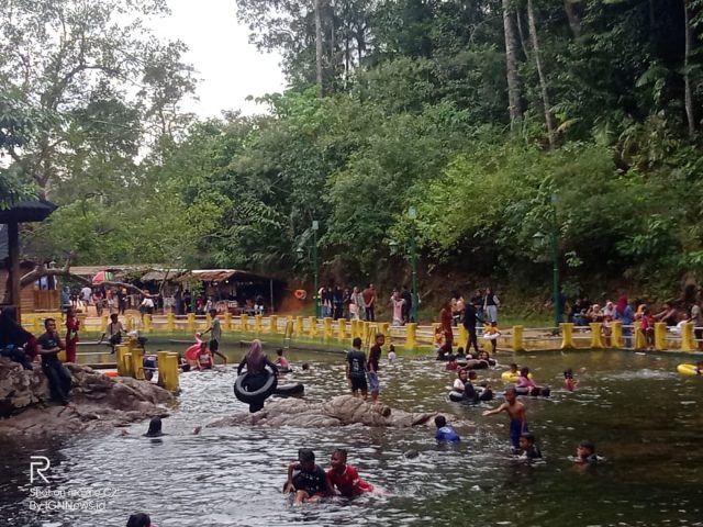 Libur Idul Adha, Karang Taruna Desa Ulu Maras Semarakan Wisata Air Terjun Neraja