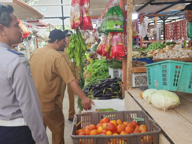Para Pedagang Sayur Sudah Mulai Mengisi Lapak Di Gedung Pasar Baru Modern