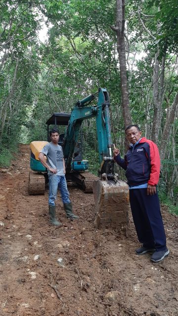 Kontraktor Gegabah Bawa Alat Berat, Pembangunan Fasilitas Geosite Gunung Ranai Ditunda